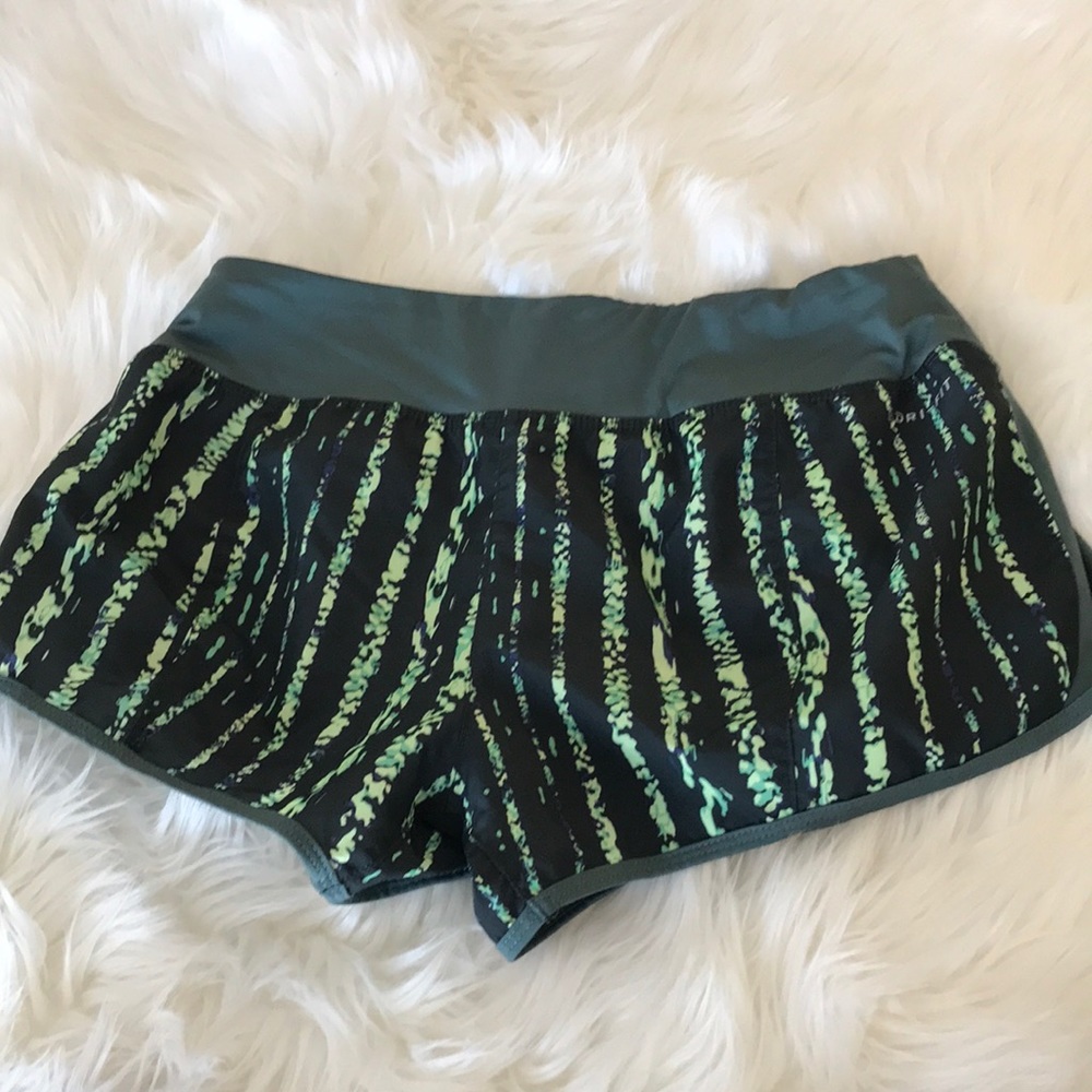 🌸Nike Shorts🖤 - Picture 2 of 4